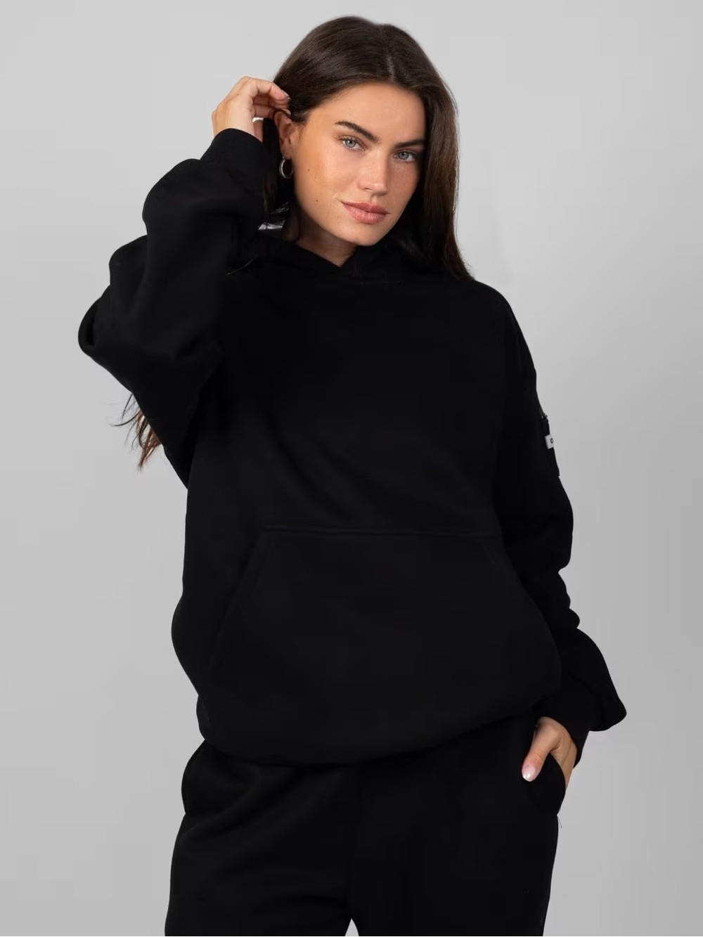 Comfrt Travel Essentials Hoodie Obsidian Black Oversized Pocket Hoodie Size XL